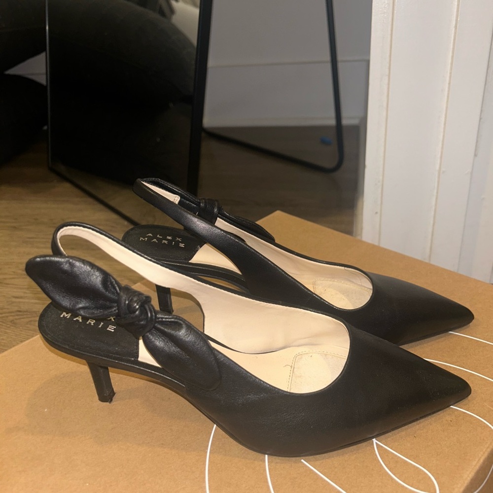 Black kitten heels- excellent condition